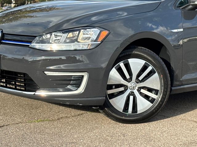 2019 Volkswagen e-Golf SE photo 3