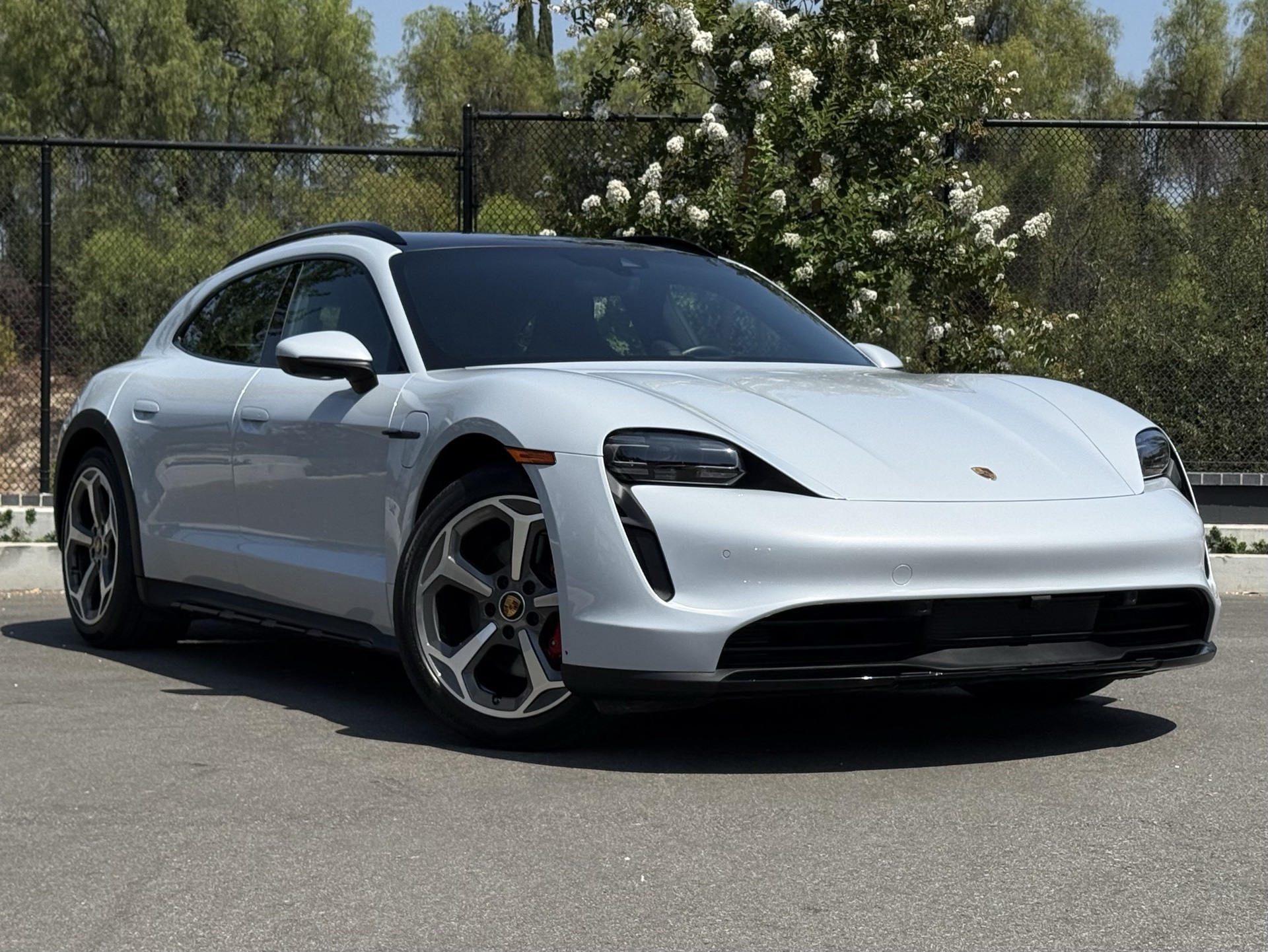 2023 Porsche Taycan Cross Turismo 4S photo 9