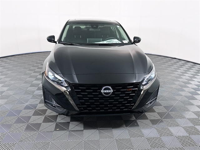 2025 Nissan Altima SR photo 2