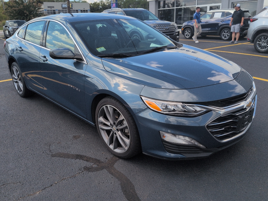 2024 Chevrolet Malibu Premier 2LT photo 2