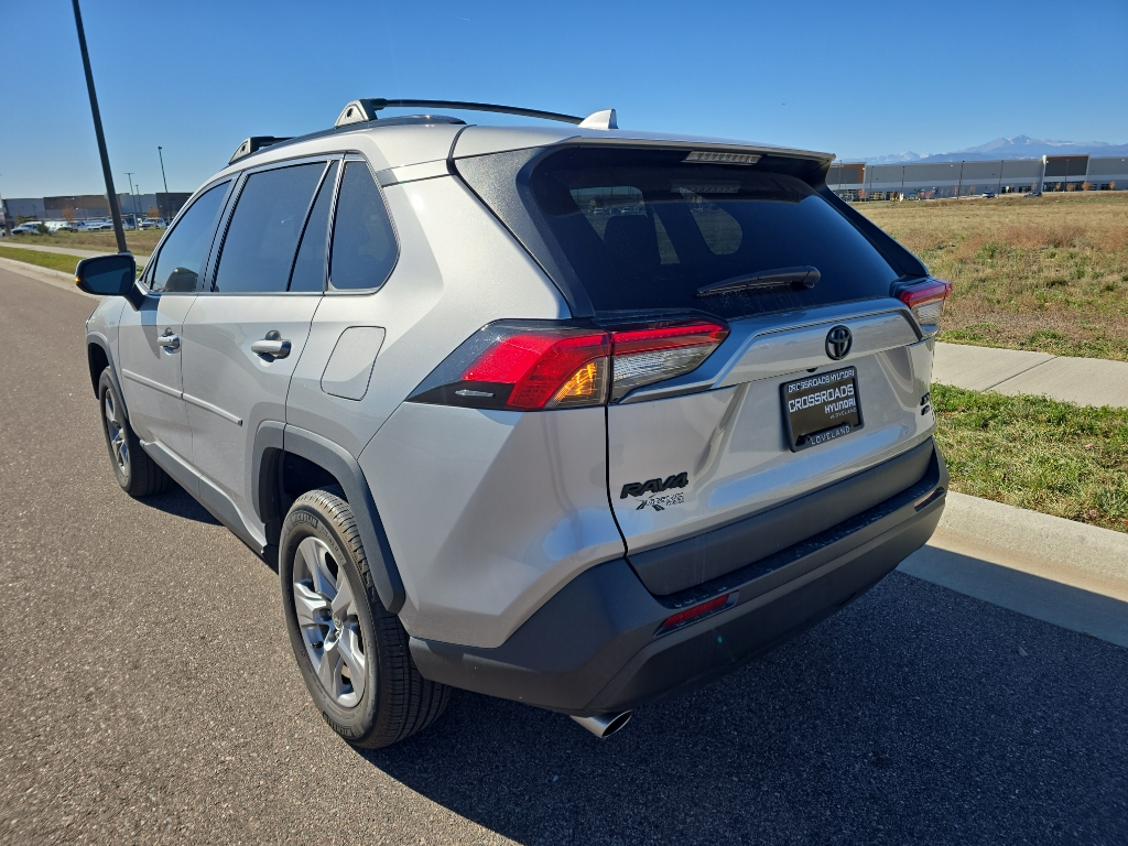 2022 Toyota RAV4 XLE photo 2