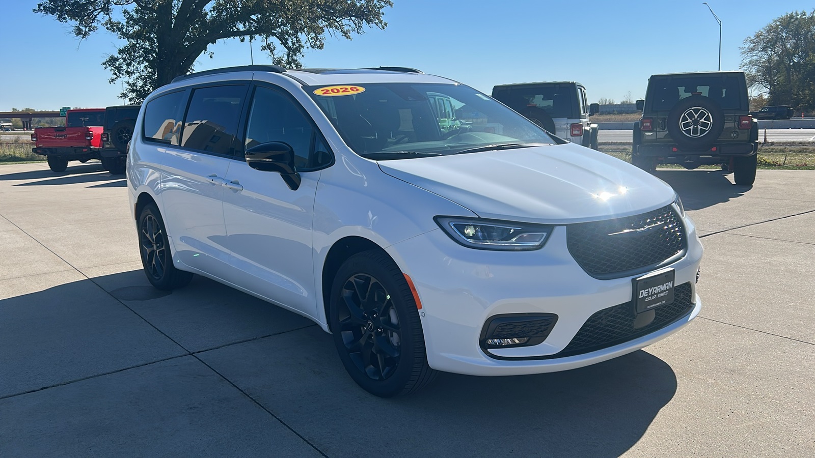 2026 Chrysler Pacifica Limited's photo