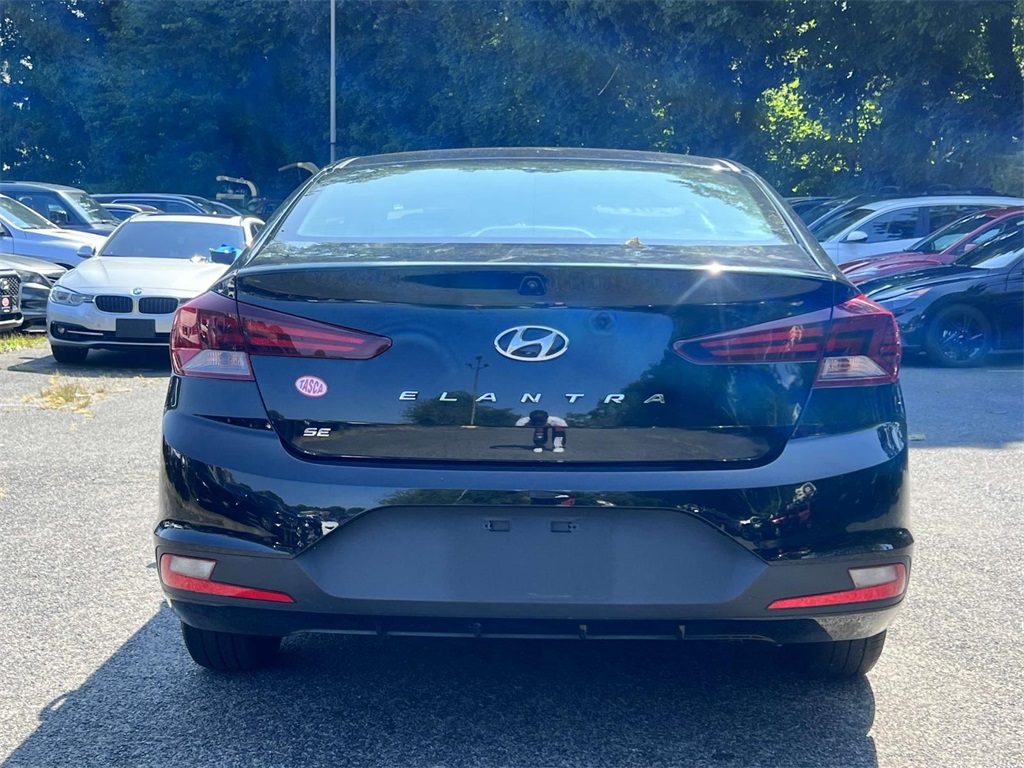 2019 Hyundai Elantra SE photo 2