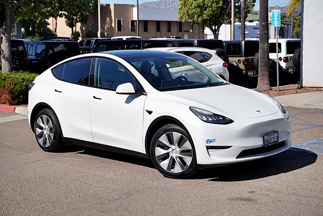 Used 2021 Tesla Model Y Long Range with VIN 5YJYGDEE2MF199795 for sale in Poway, CA