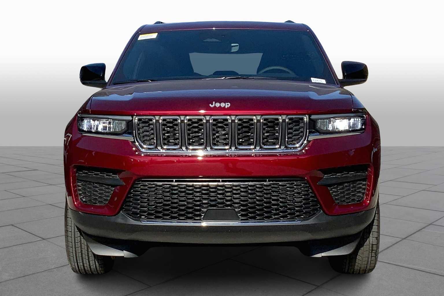 2025 Jeep Grand Cherokee Laredo X photo 3