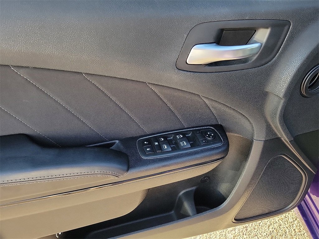 2019 Dodge Charger SXT photo 18