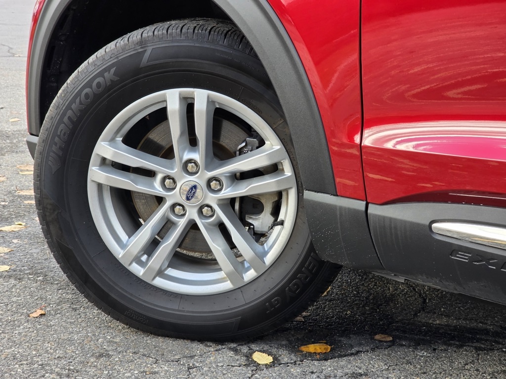 2023 Ford Explorer XLT photo 2