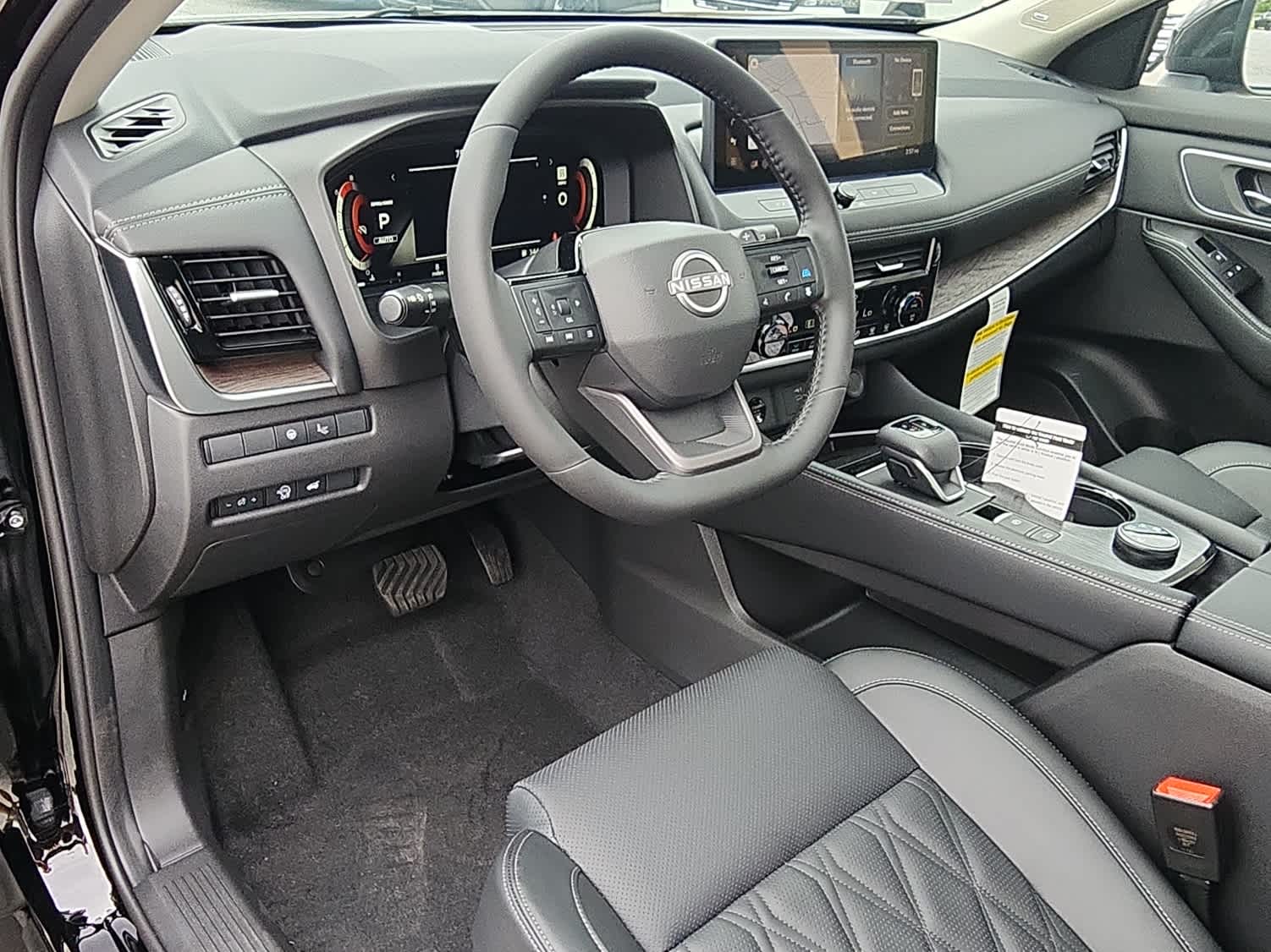 2026 Nissan Rogue Platinum photo 7