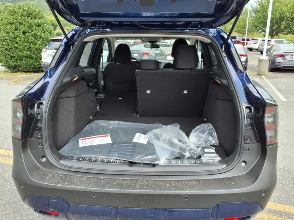 2025 Nissan Kicks SV photo 12