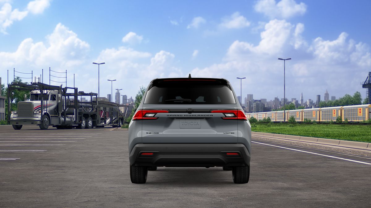 2026 Toyota Highlander Hybrid photo 8