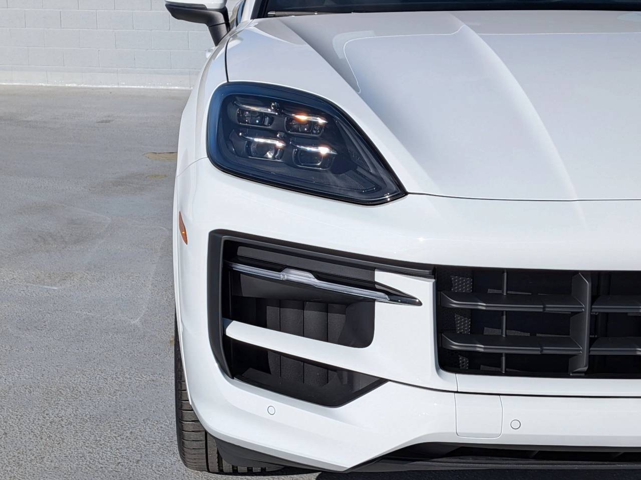 2026 Porsche Cayenne Base photo 11