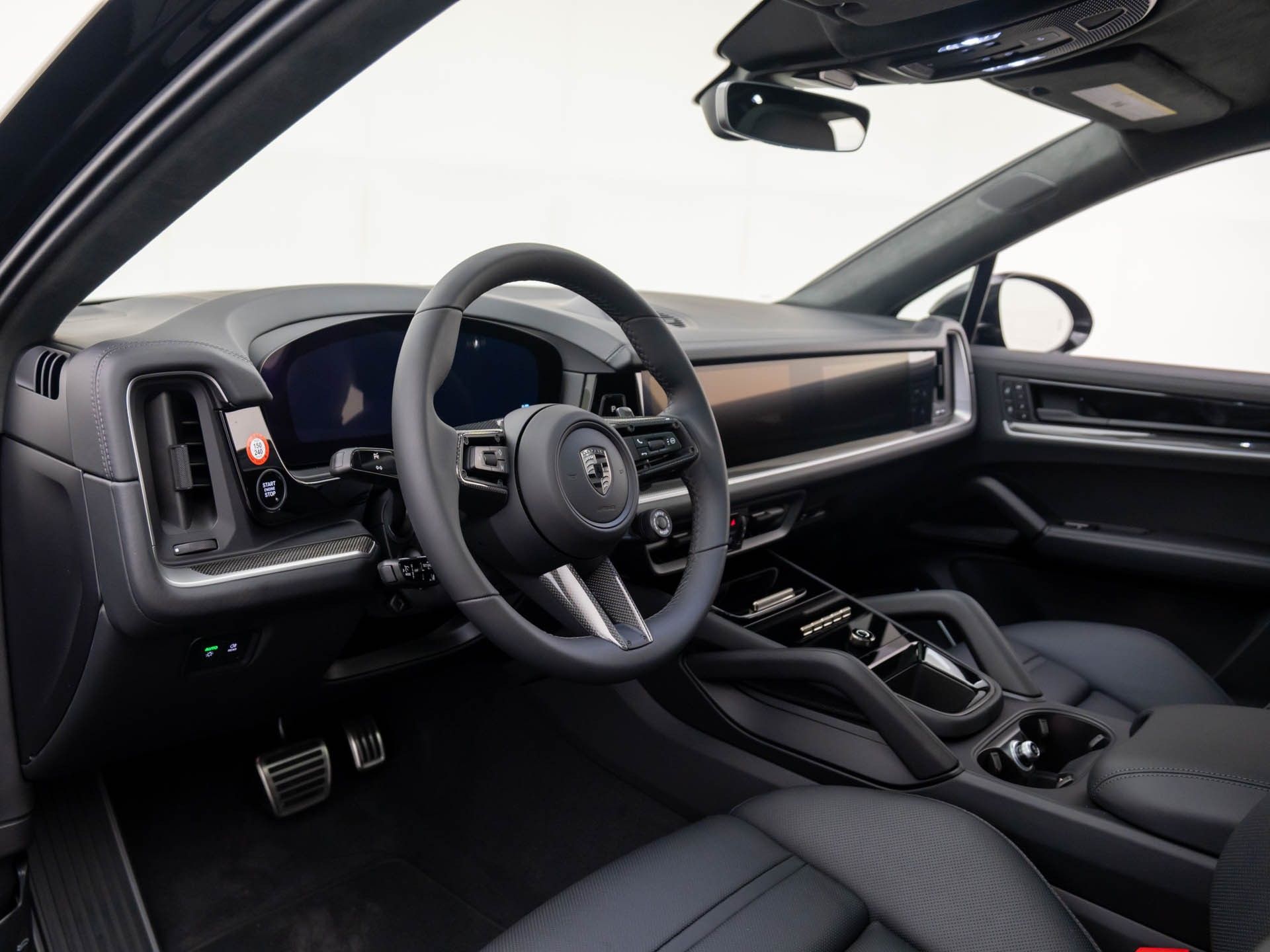 2025 Porsche Cayenne Turbo E-Hybrid Coupe photo 4