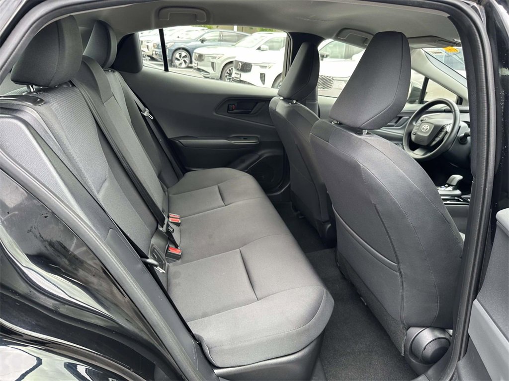 2024 Toyota Prius LE photo 2