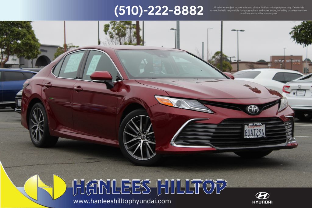 2021 Toyota Camry XLE's photo