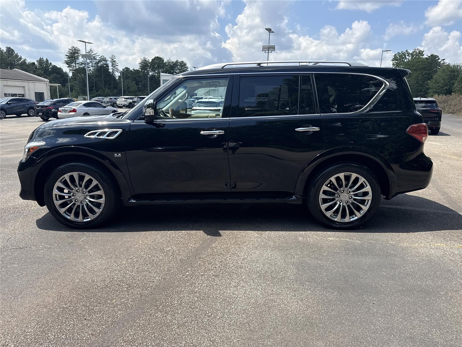 2017 Infiniti QX80 photo 27