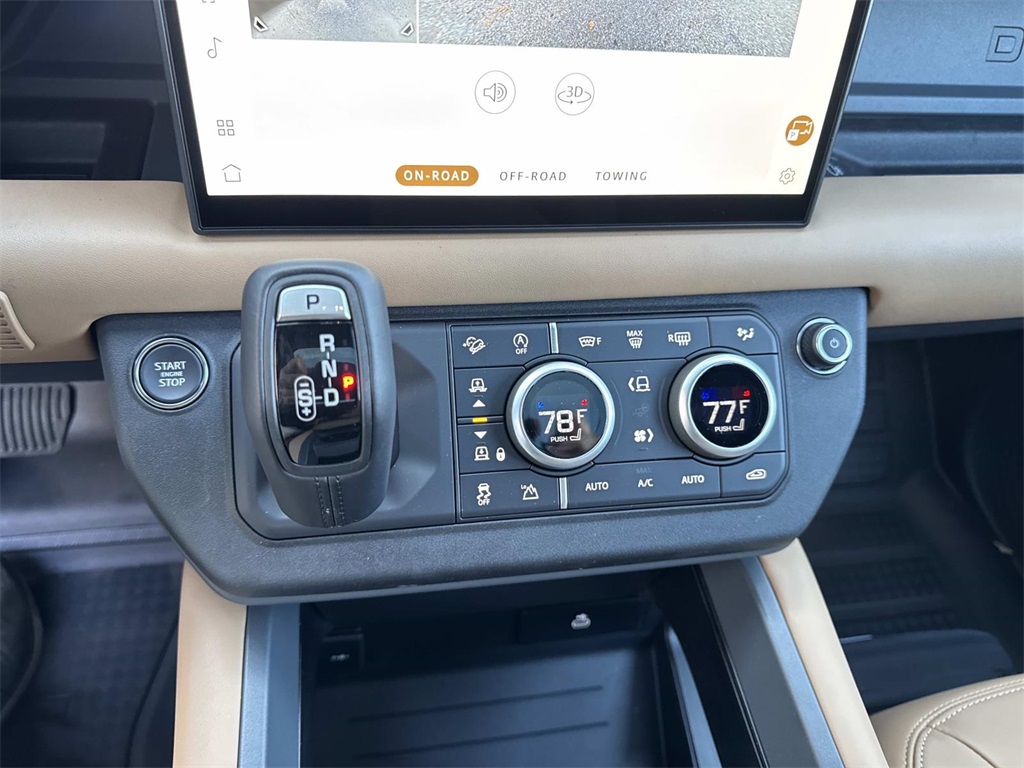 2025 Land Rover Defender 130 S photo 24