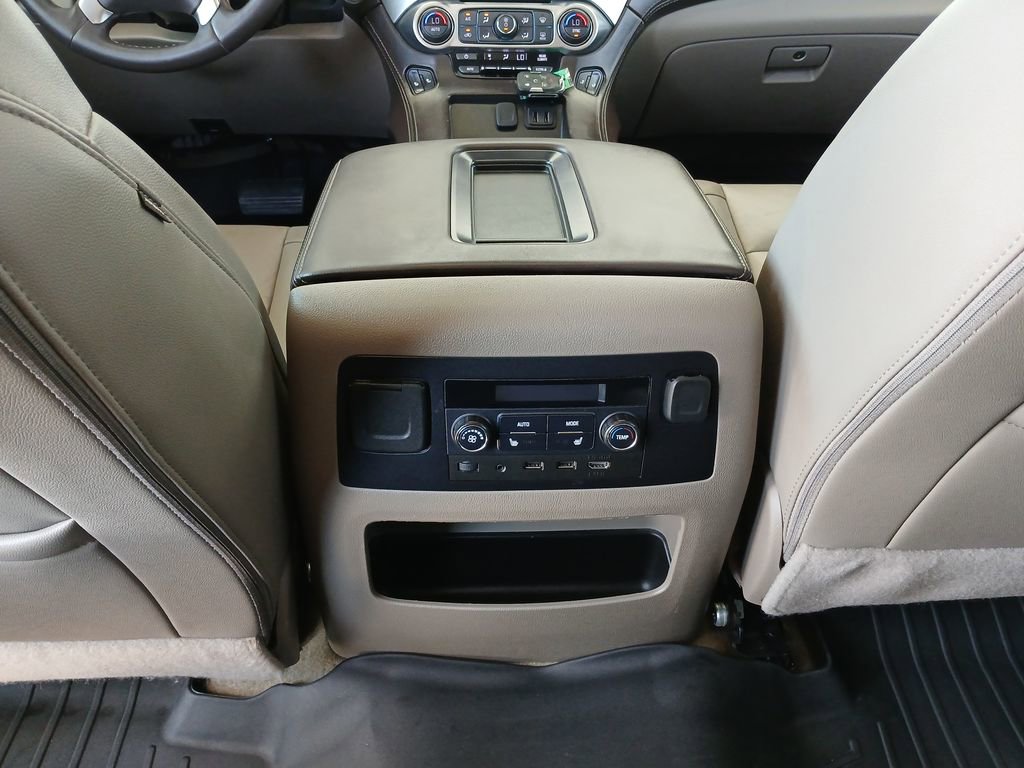 2018 Chevrolet Suburban LT photo 22
