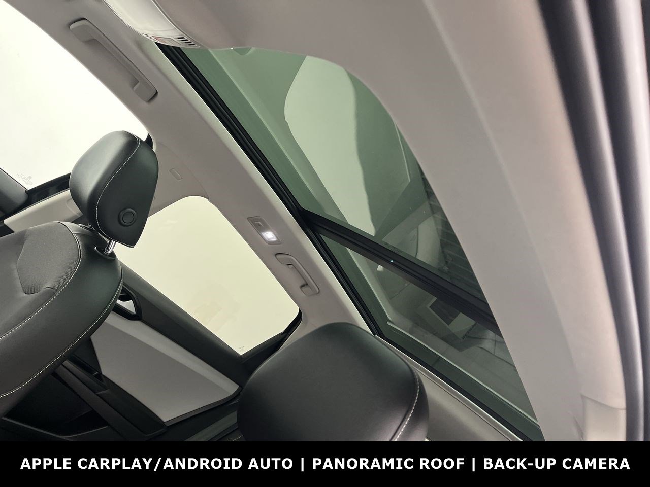 2022 Volkswagen Taos SE photo 4