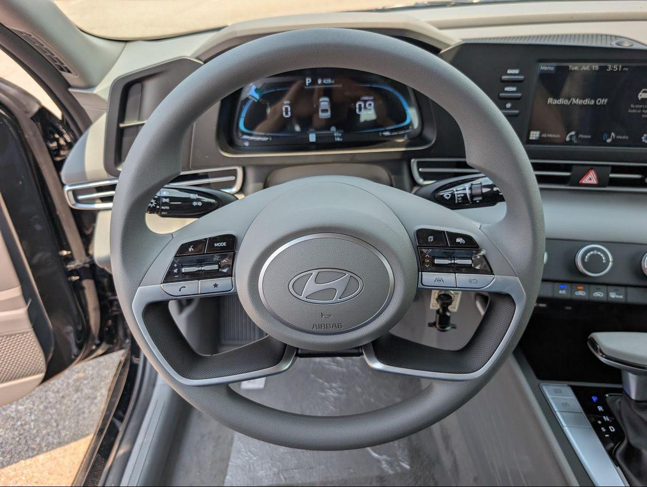 2025 Hyundai Elantra SE photo 14