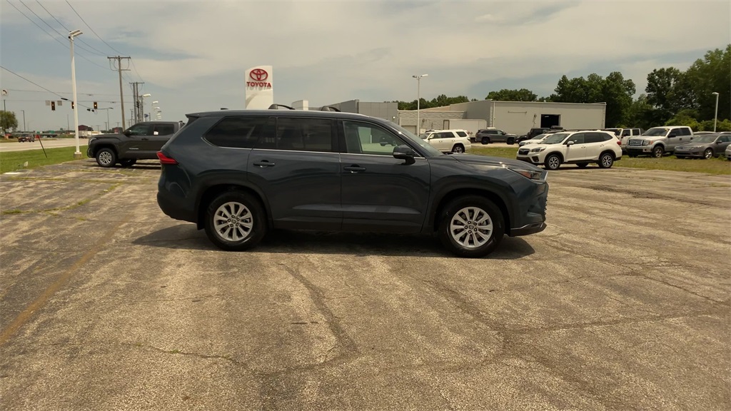 2024 Toyota Grand Highlander XLE photo 8