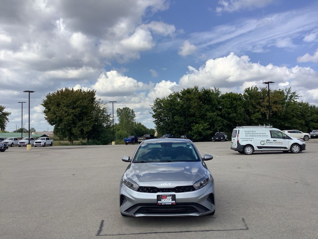 2023 Kia Forte LXS photo 2