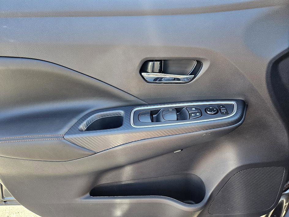 2025 Nissan Versa SR photo 27