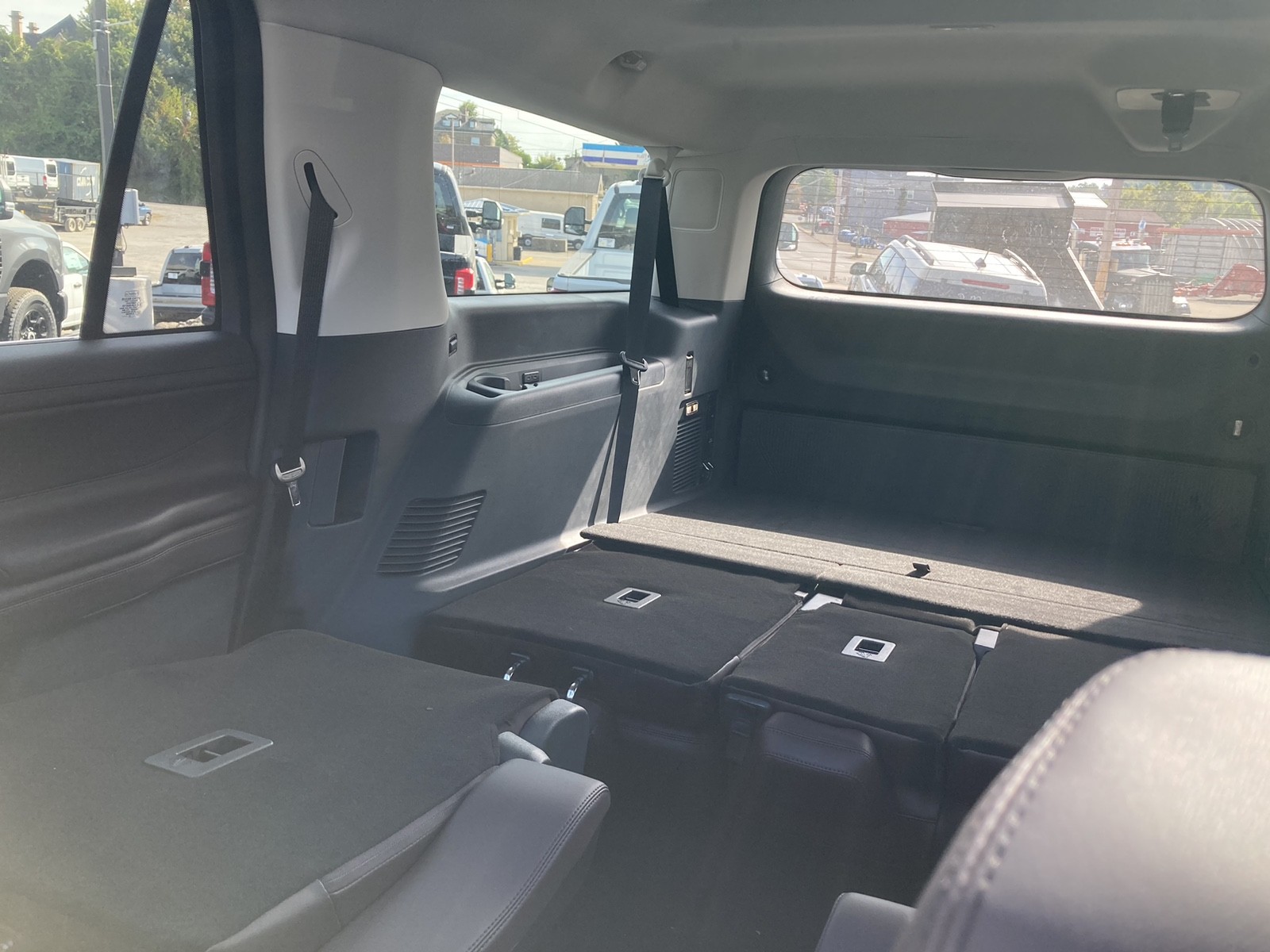 2025 Ford Expedition Platinum MAX photo 17