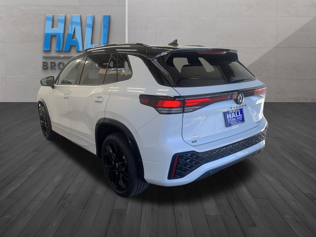 2026 Volkswagen Tiguan SE R-Line Black photo 3