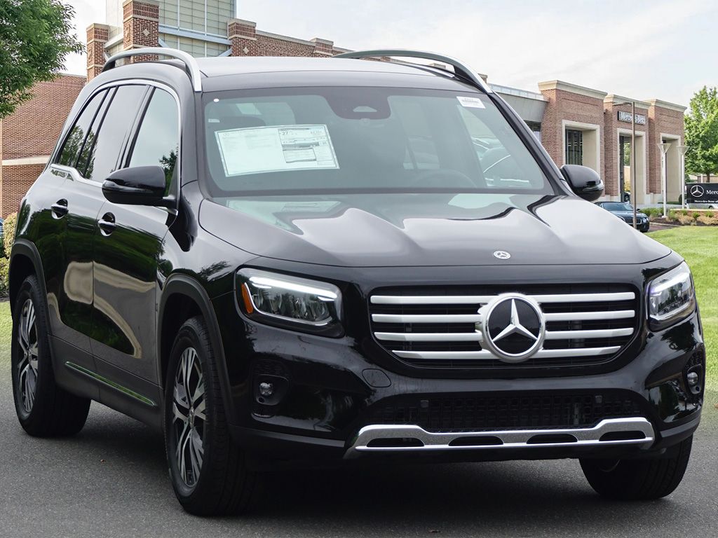 2025 Mercedes Benz GLB 250 4MATIC photo 2