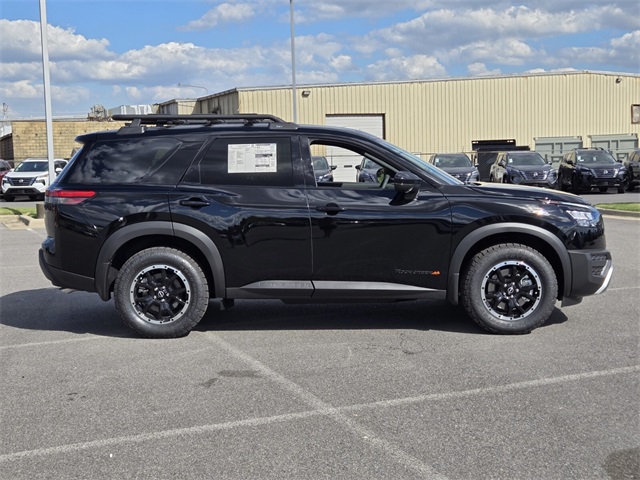 2025 Nissan Pathfinder Rock Creek photo 2