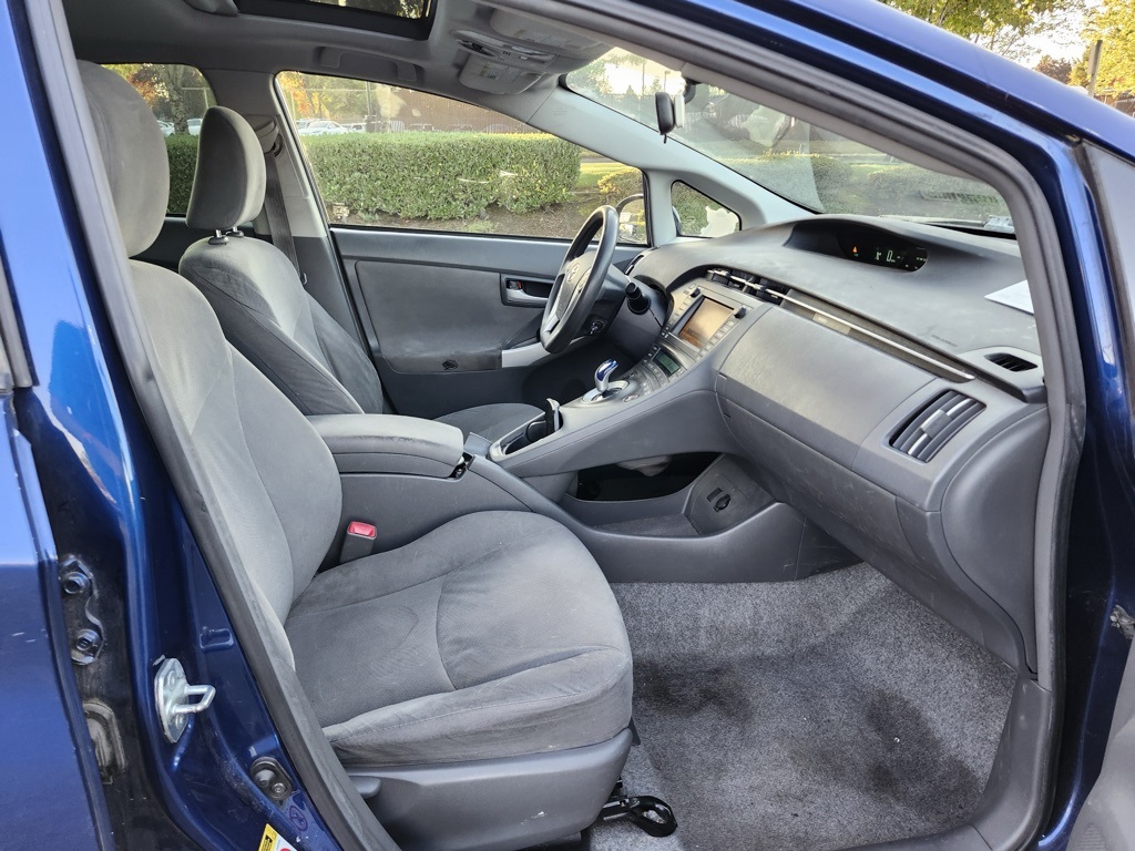 2010 Toyota Prius Three photo 21