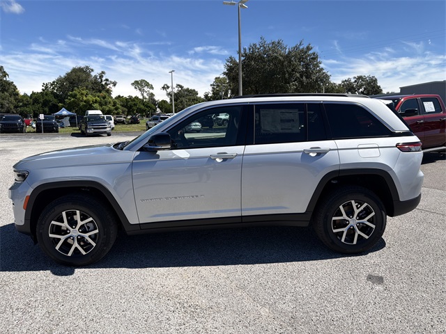 2025 Jeep Grand Cherokee Limited photo 3