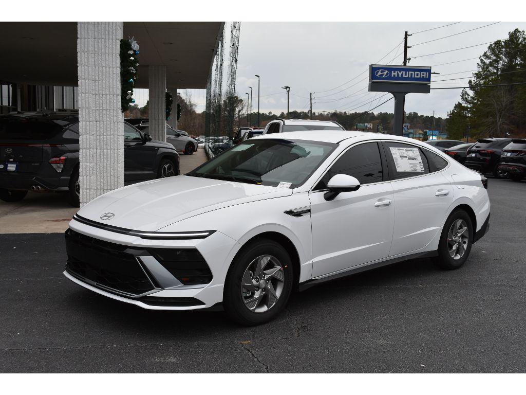 2026 Hyundai Sonata SE's photo