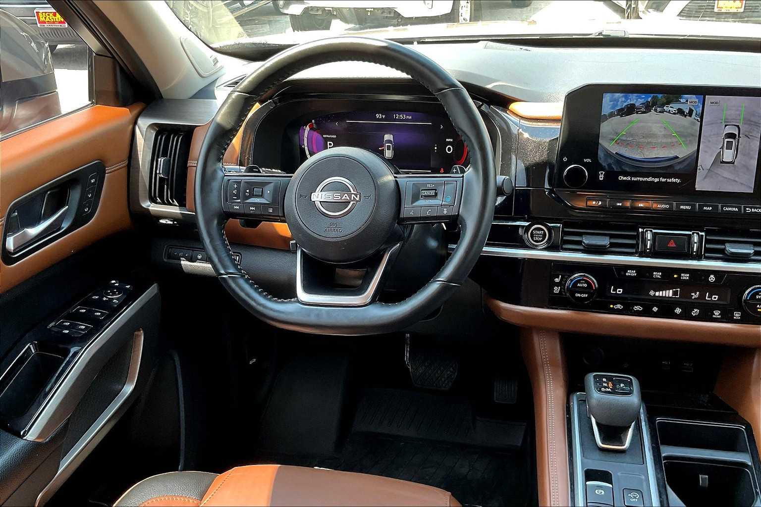 2023 Nissan Pathfinder Platinum photo 9