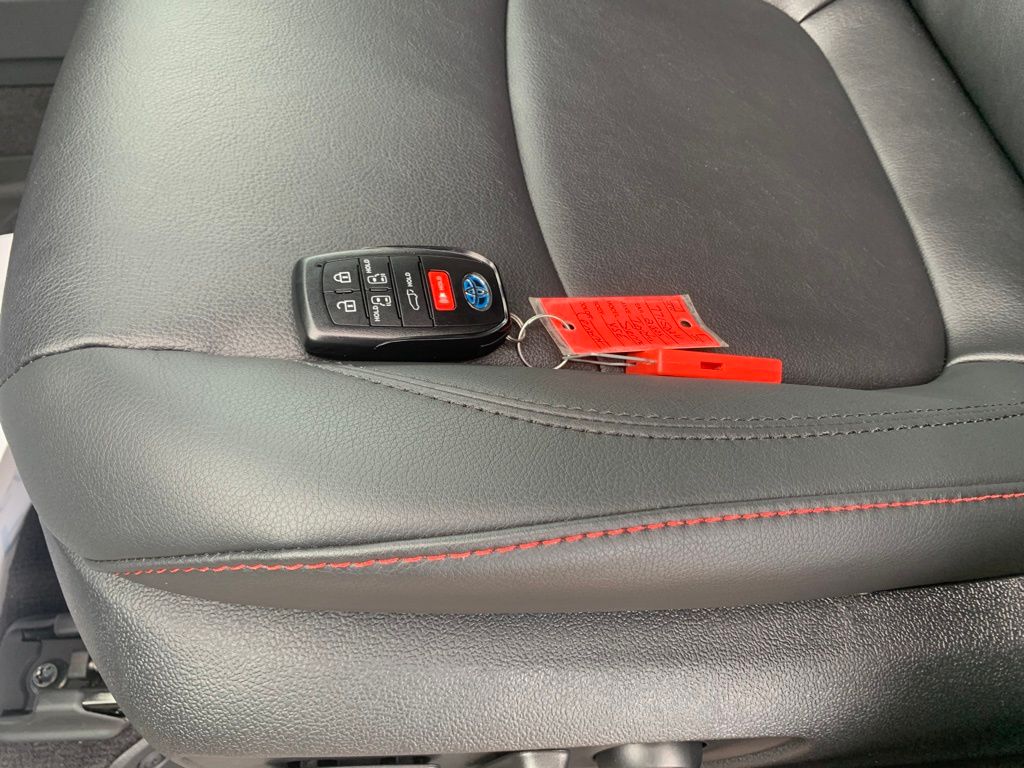 2025 Toyota Sienna XSE photo 27
