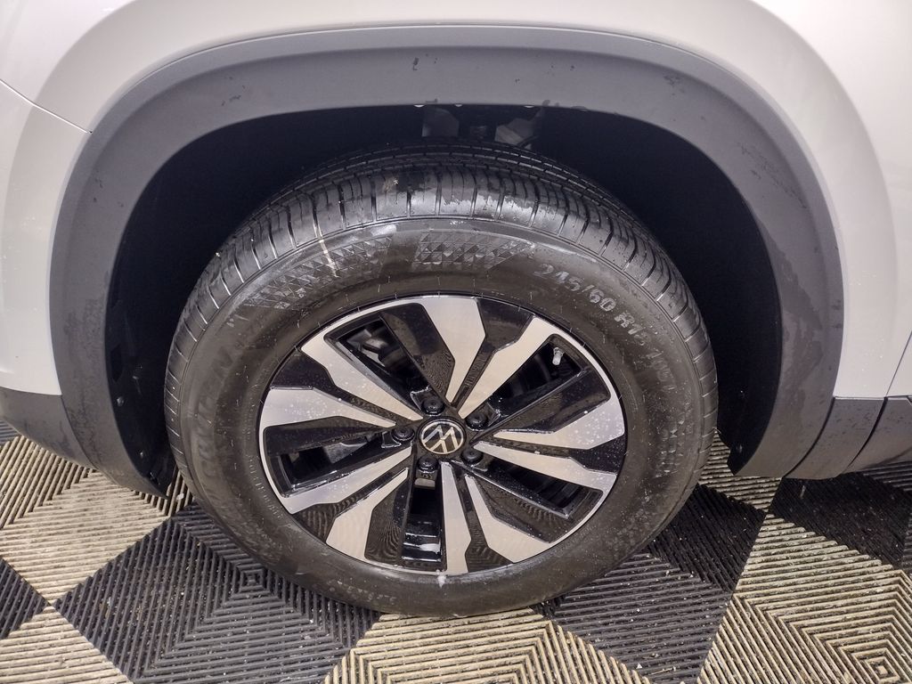 2026 Volkswagen Atlas SE photo 2