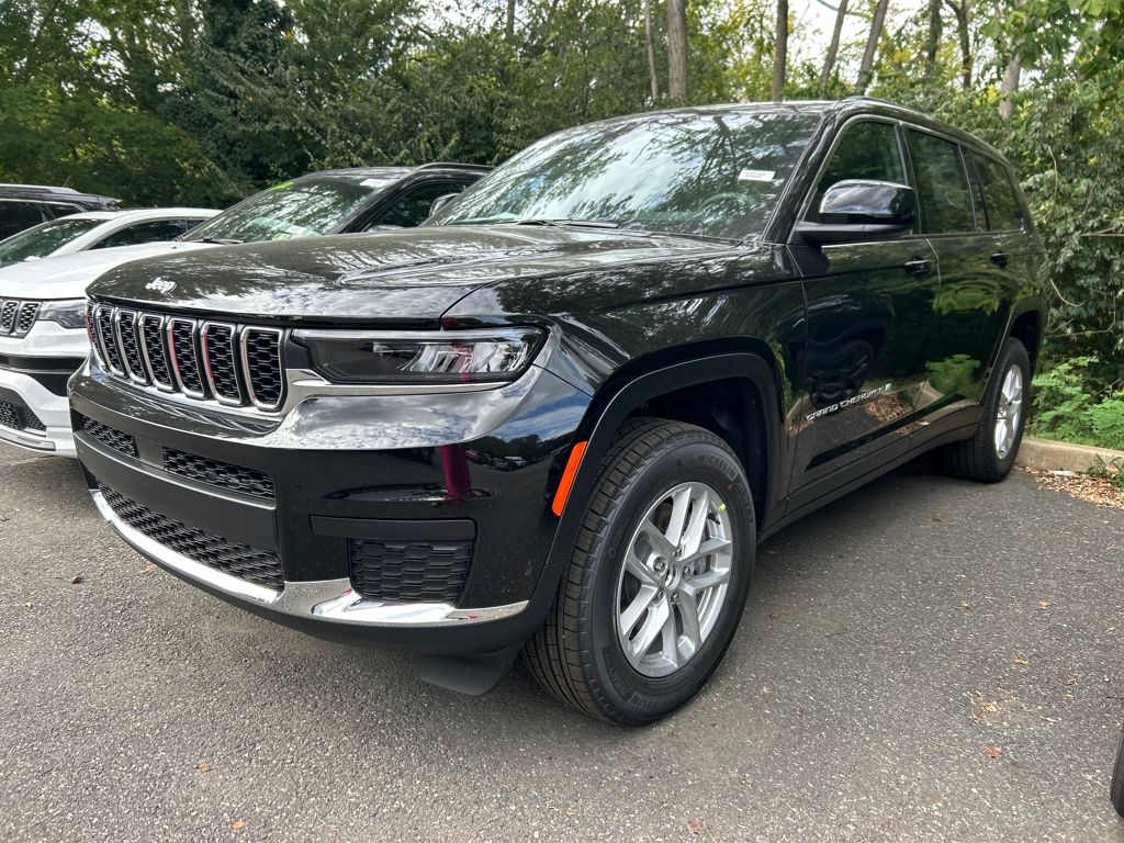 2025 Jeep Grand Cherokee Laredo X photo 2