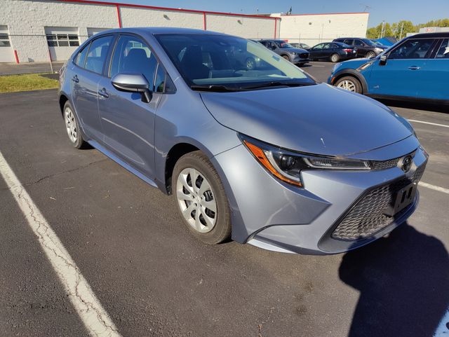 2022 Toyota Corolla LE photo 2