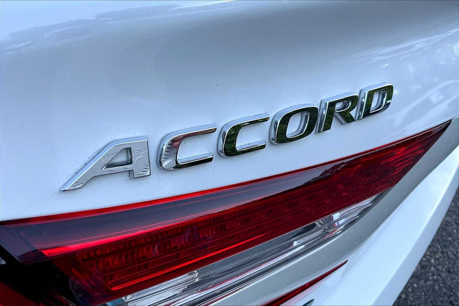 2019 Honda Accord LX 1.5T photo 9
