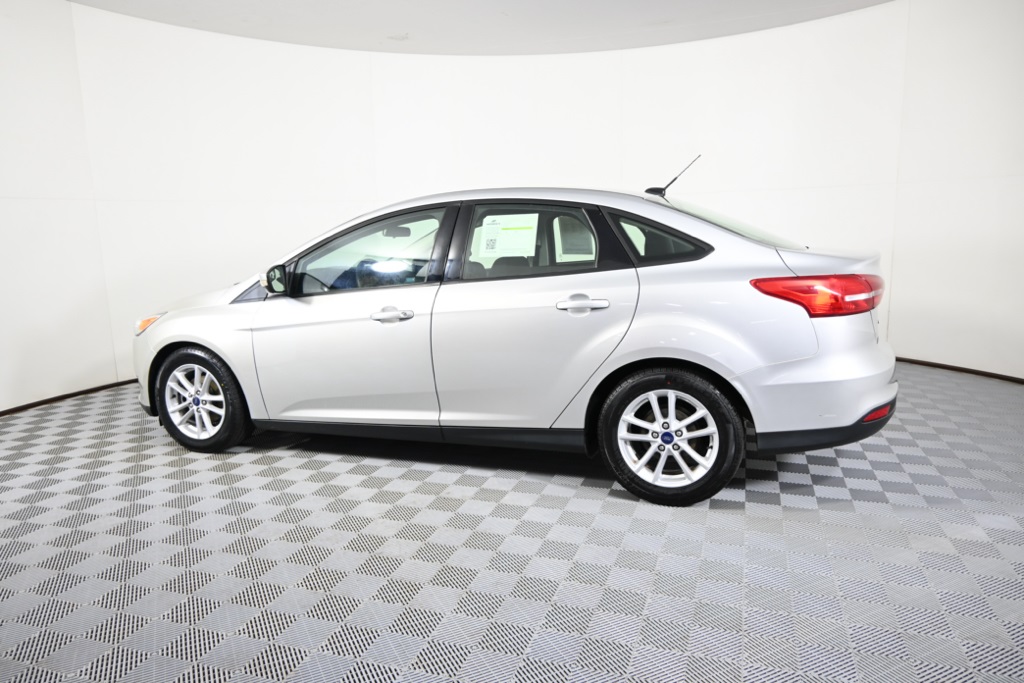 2017 Ford Focus SE photo 3