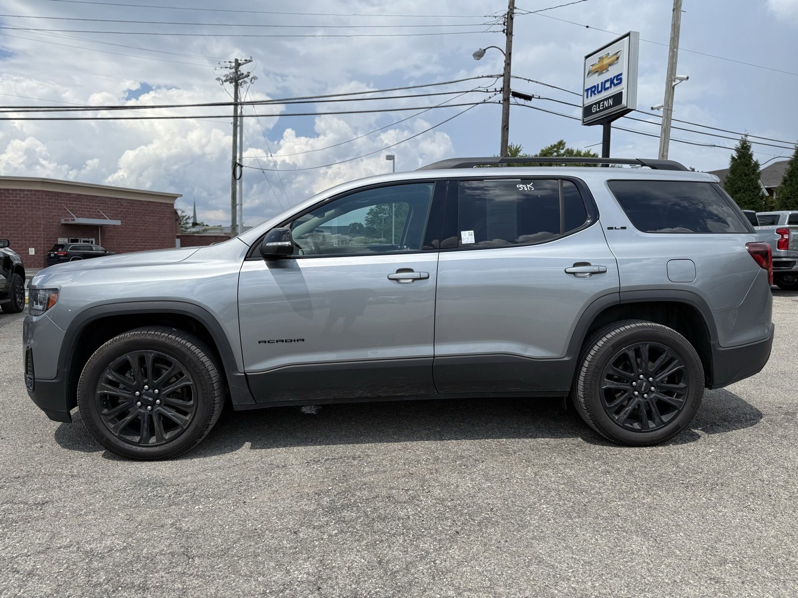 2023 Gmc Acadia SLE photo 2