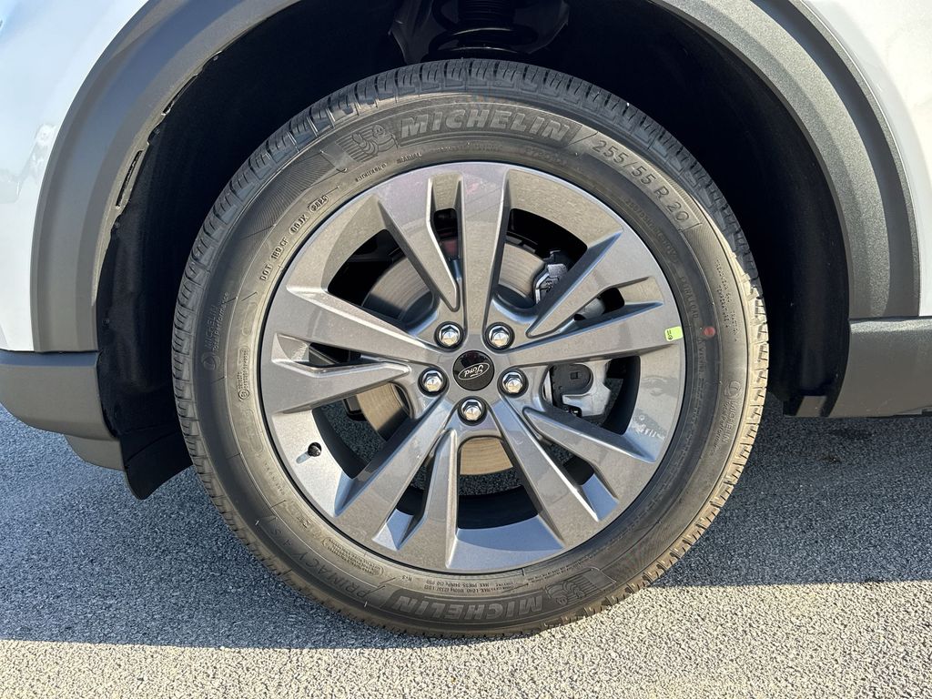 2025 Ford Explorer photo 18