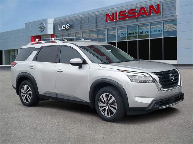 2022 Nissan Pathfinder SL's photo