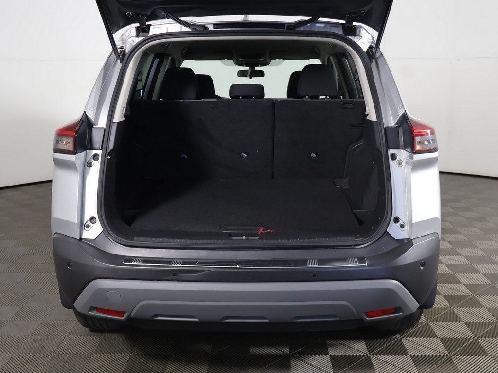 2022 Nissan Rogue SV photo 10