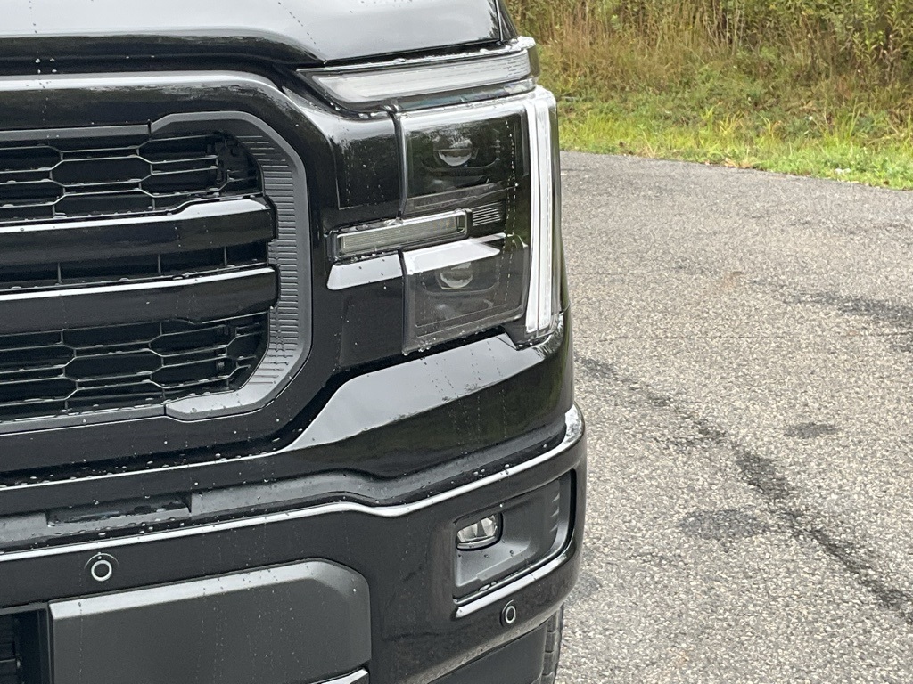 2025 Ford F-150 Lariat photo 2