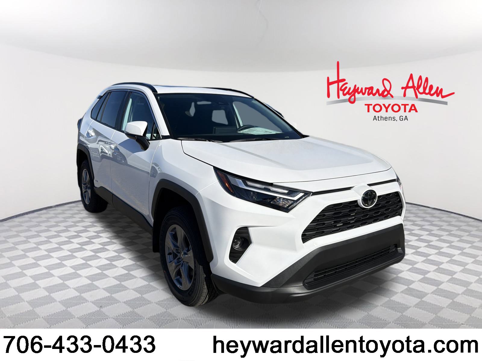 2025 Toyota RAV4 XLE's photo