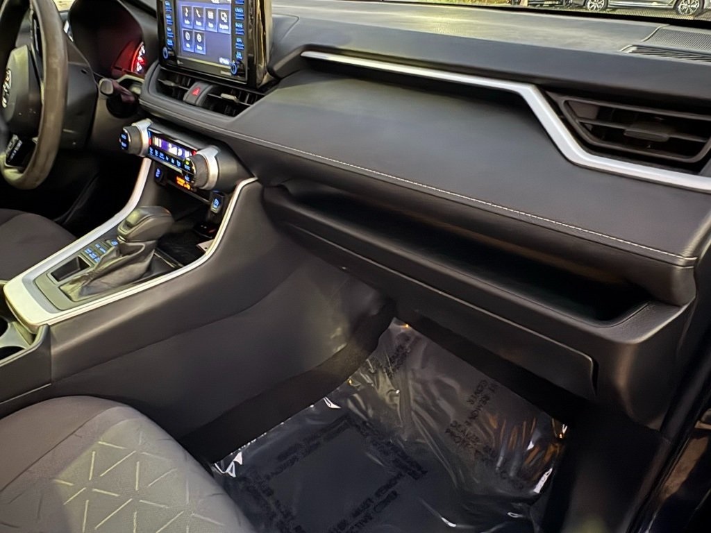 2021 Toyota RAV4 XLE photo 30