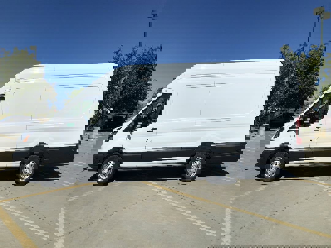 2025 Ford Transit photo 4