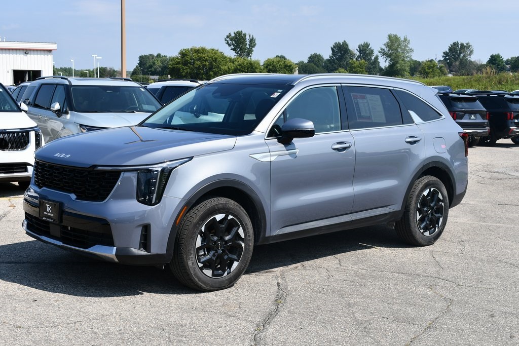 Certified 2025 Kia Sorento S with VIN 5XYRLDJCXSG333317 for sale in Rochester, Minnesota
