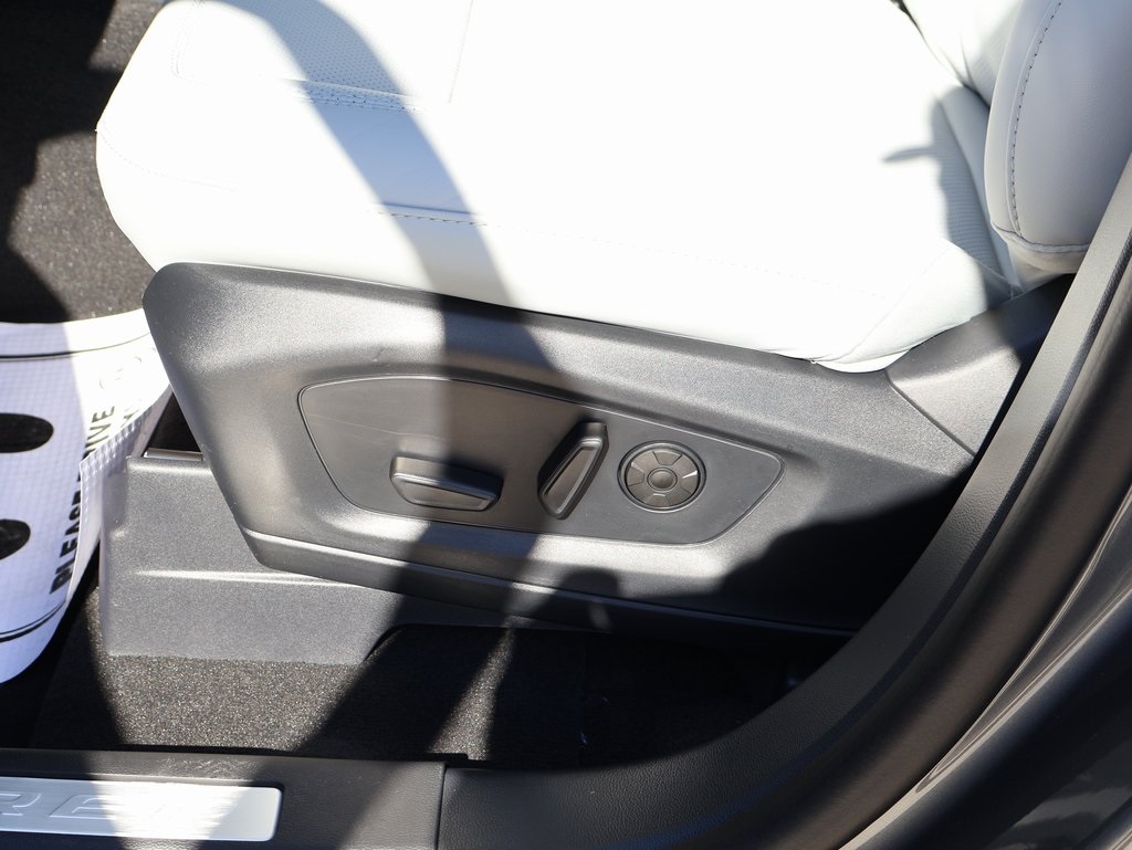 2025 Ford Explorer Platinum photo 25